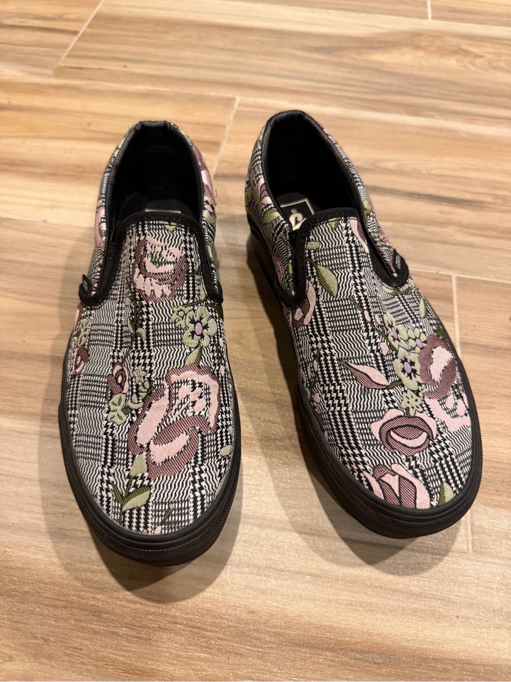 Vans Classic Stackform Slip-On Platform sneakers with Floral Trim- NWOT